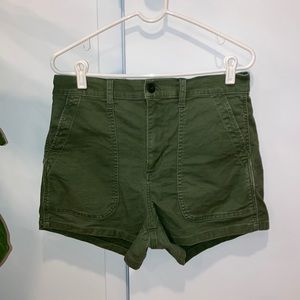 Madewell Shorts, Size 29. Very soft and comfortable. 98% cotton, 2% elastane.